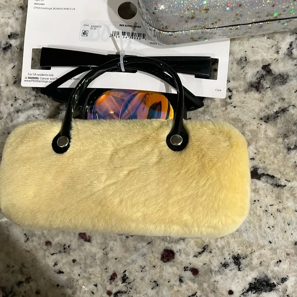 NWT~ Bee-Themed Kids square bling Sunglasses plus Case/Holder - Yellow and Black